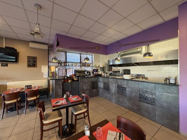 Pau (64) - À vendre fonds de commerce brasserie-pizzéria avec terrasse en zone commerciale.