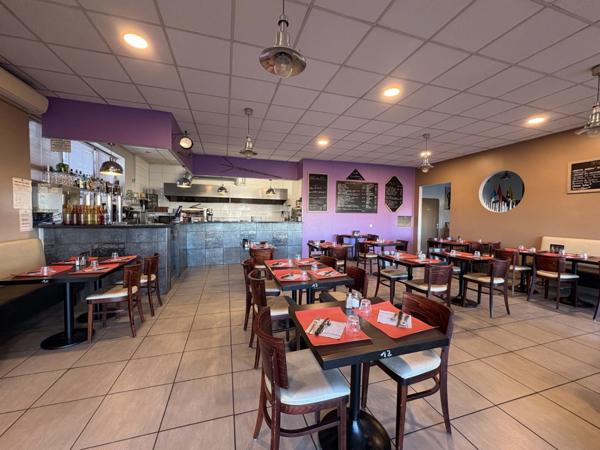 Pau (64) - À vendre fonds de commerce brasserie-pizzéria avec terrasse en zone commerciale.