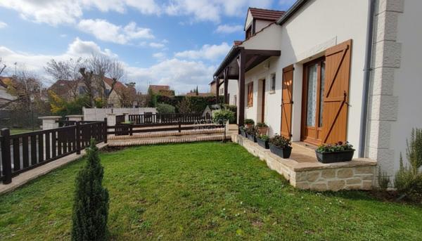 Maison individuelle avec sous-sol total - 5 minutes à pied de la gare Gros Noyer (ligne H) €426 000 ** - Référence 25-3871