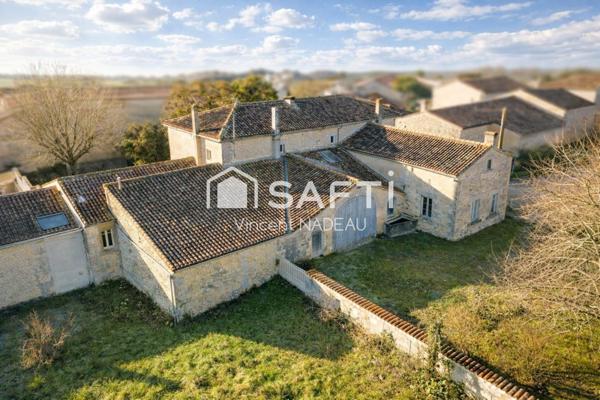 Maison - 7 pièces - 242 m²