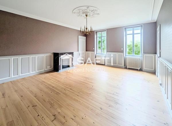 Maison - 7 pièces - 242 m²