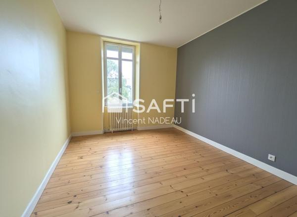 Maison - 7 pièces - 242 m²