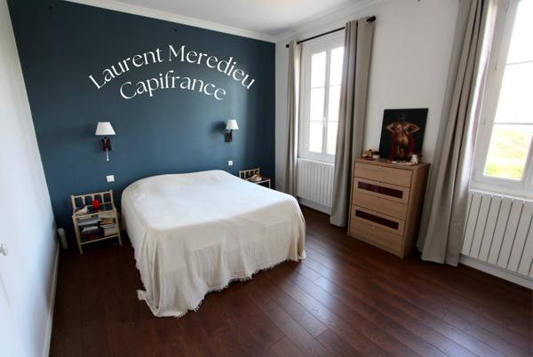 Magnifique demeure en pierre avec grand jardin, piscine & espace professionnel