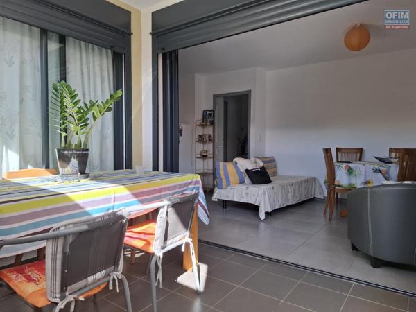 A vendre Appartement T2 au centre ville de la Possession vendu avec locataire.