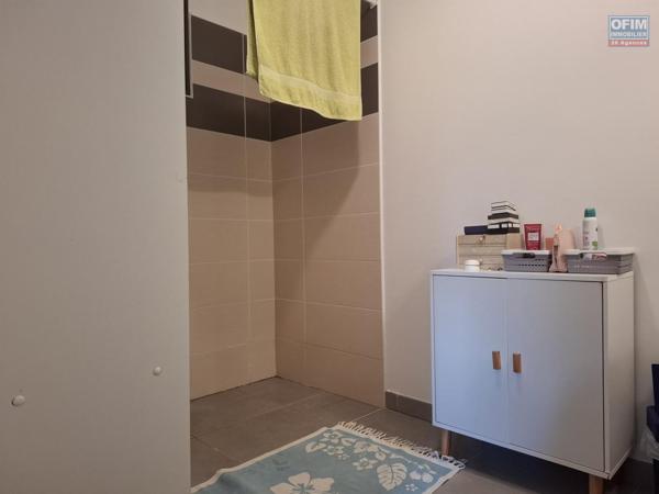 A vendre Appartement T2 au centre ville de la Possession vendu avec locataire.