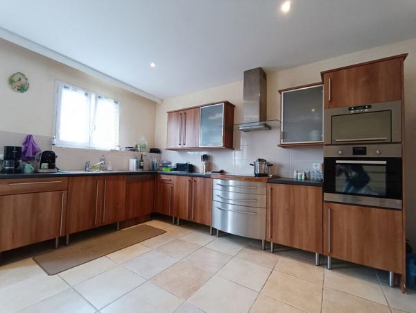 NARBONNE - APPARTEMENT 106M² - 2 CHAMBRES, 1 BUREAU, 1 TERRASSE, 1 GARAGE