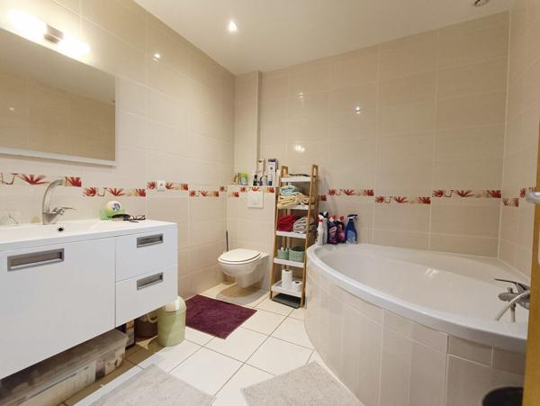 NARBONNE - APPARTEMENT 106M² - 2 CHAMBRES, 1 BUREAU, 1 TERRASSE, 1 GARAGE