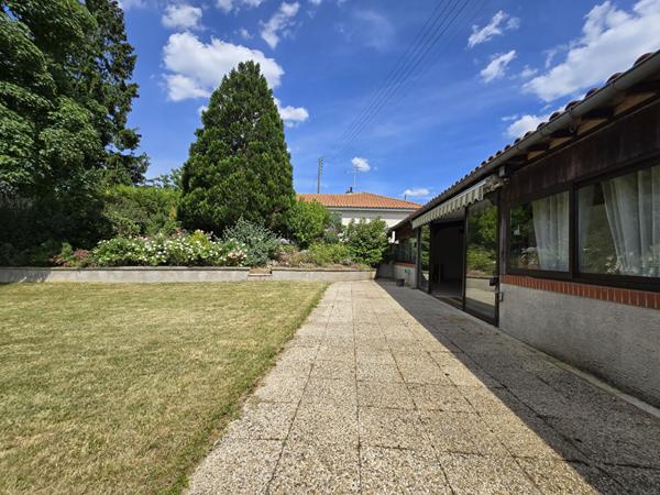 Maison de plain-pied avec jardin, véranda et garage - quartier de la Petite Espère