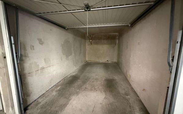 Stationnement à louer    13 m2 Marseille 8