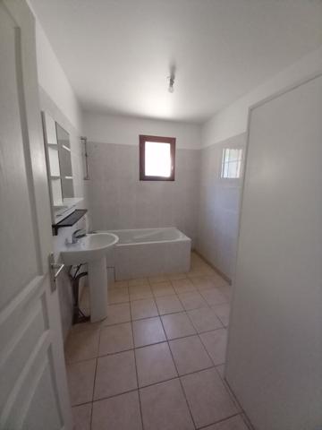 MAISON T4 EN LOCATION PLAIN PIED