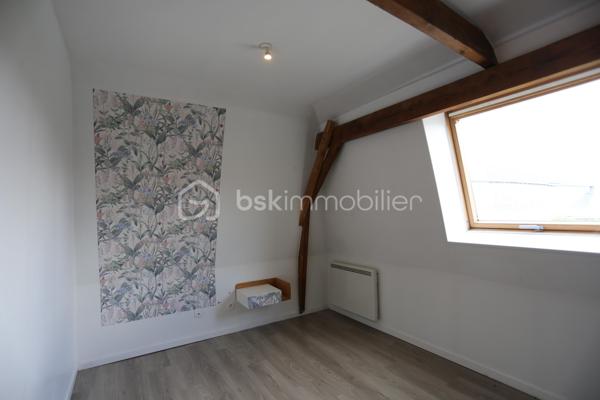 BSK immobilier vous présente ce bel immeuble mixte, idéalement situé sur un axe à forte visibilité. Il se compose au rez de chaussée, d'une vaste surface commerciale, d'un show-room, .d'un espace repos. Au premier étage, une partie bureau, une salle de détente, une cuisine. Cette partie pouvant être transformée en habitation.T2. Sur le même niveau un autre T2, comprenant une chambre, un espace salon-séjour et une salle d'eau.
Un T3, composé d'une entrée, d'un beau salon-séjour, de deux chambres, bénéficiant d'un accès indépendant complète cet ensemble immobilier.
C'est une belle opportunité pour un investisseur ou un exploitant. Pour plus d'informations sur ce bien merci de contacter le 06 85 60 29 26, Antoine Rafart BSK Immobilier.