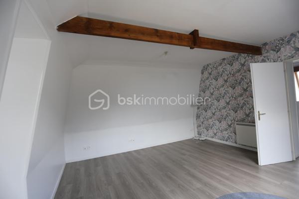 BSK immobilier vous présente ce bel immeuble mixte, idéalement situé sur un axe à forte visibilité. Il se compose au rez de chaussée, d'une vaste surface commerciale, d'un show-room, .d'un espace repos. Au premier étage, une partie bureau, une salle de détente, une cuisine. Cette partie pouvant être transformée en habitation.T2. Sur le même niveau un autre T2, comprenant une chambre, un espace salon-séjour et une salle d'eau.
Un T3, composé d'une entrée, d'un beau salon-séjour, de deux chambres, bénéficiant d'un accès indépendant complète cet ensemble immobilier.
C'est une belle opportunité pour un investisseur ou un exploitant. Pour plus d'informations sur ce bien merci de contacter le 06 85 60 29 26, Antoine Rafart BSK Immobilier.