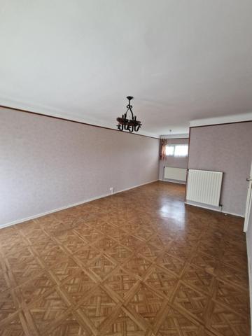 Commune prisée, proche frontières, au calme, rue pas passante !