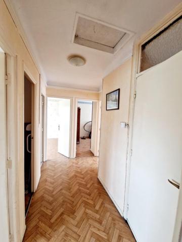 Commune prisée, proche frontières, au calme, rue pas passante !