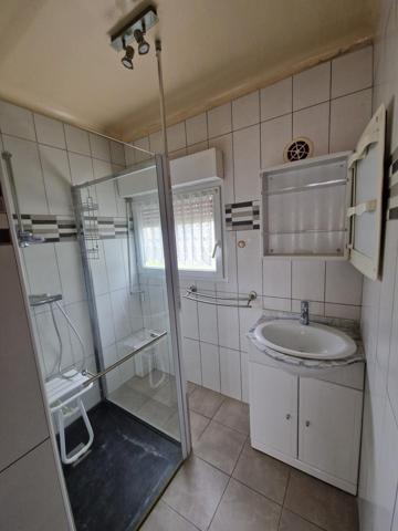 Commune prisée, proche frontières, au calme, rue pas passante !