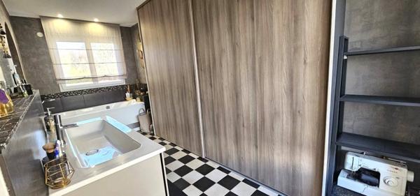 VILLA EXCEPTIONNELLE 175M2 AVEC PISCINE ET DEPENDANCES