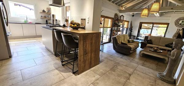 VILLA EXCEPTIONNELLE 175M2 AVEC PISCINE ET DEPENDANCES