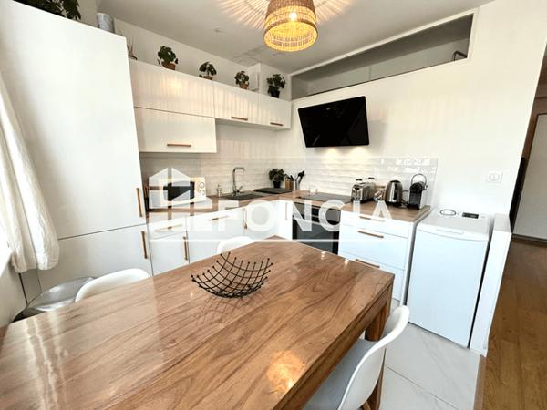 Location Studio meublé 37.8 m² - 15 RUE DUPATY La Rochelle 17000