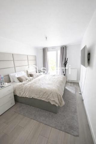 NEUILLY SUR MARNE 93330 Appartement maison de 80M2, T4, 3 chambres, jardin de 150m2, une terrasse de 17m2.