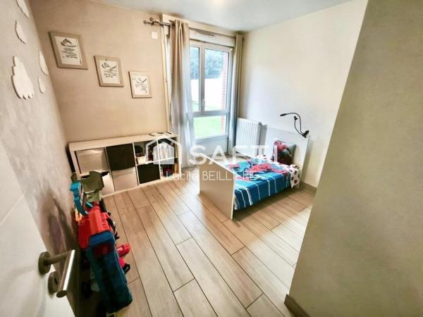 NEUILLY SUR MARNE 93330 Appartement maison de 80M2, T4, 3 chambres, jardin de 150m2, une terrasse de 17m2.