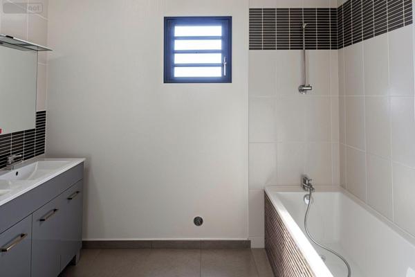 Maison à vendre à Sainte-Clotilde à la Réunion (97490), ref : 97405/254   
Moufia