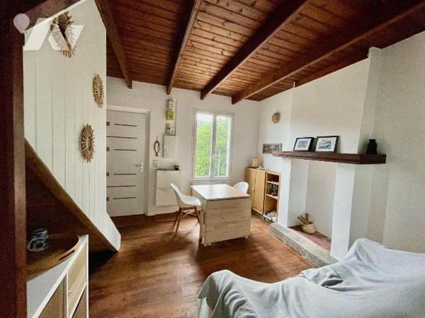 Maison à Vendre à Saint-Michel-en-Grève (22300) 

A 600 mètres de la plage.
Charmante maison...