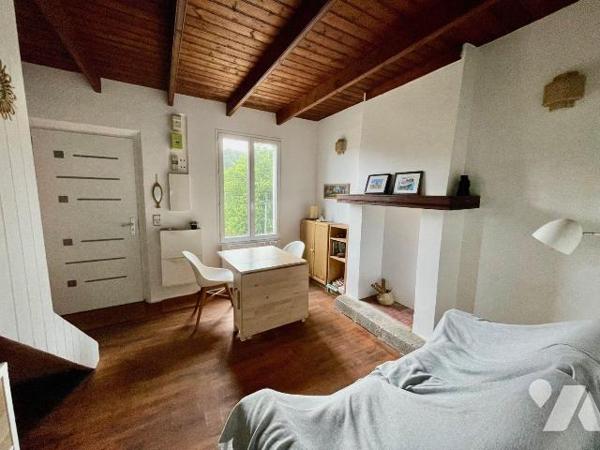 Maison à Vendre à Saint-Michel-en-Grève (22300) 

A 600 mètres de la plage.
Charmante maison...