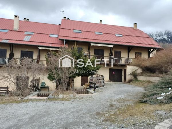 Très bel Appartement de 76m² de type 3/4 sur 1 niveau avec mezzanie, terrasse , casier à ski, parking commun vue dégagé