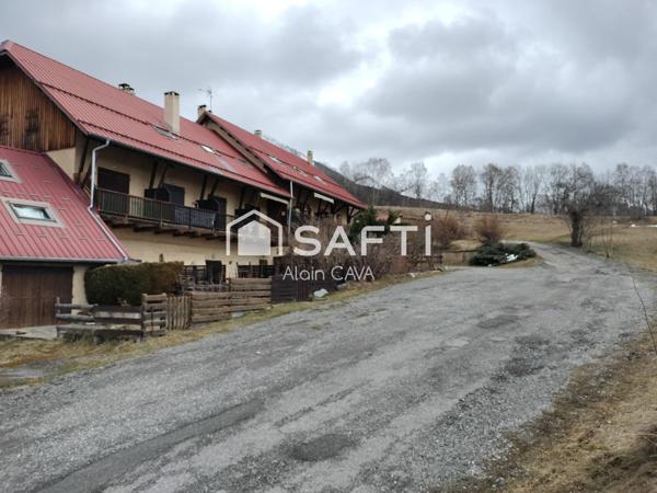 Très bel Appartement de 76m² de type 3/4 sur 1 niveau avec mezzanie, terrasse , casier à ski, parking commun vue dégagé