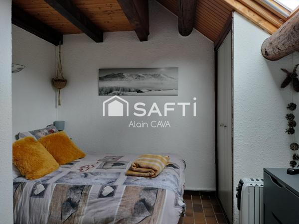 Très bel Appartement de 76m² de type 3/4 sur 1 niveau avec mezzanie, terrasse , casier à ski, parking commun vue dégagé