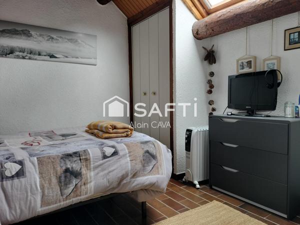 Très bel Appartement de 76m² de type 3/4 sur 1 niveau avec mezzanie, terrasse , casier à ski, parking commun vue dégagé