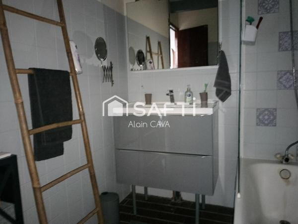 Très bel Appartement de 76m² de type 3/4 sur 1 niveau avec mezzanie, terrasse , casier à ski, parking commun vue dégagé