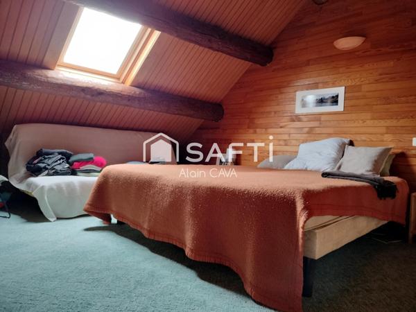 Très bel Appartement de 76m² de type 3/4 sur 1 niveau avec mezzanie, terrasse , casier à ski, parking commun vue dégagé