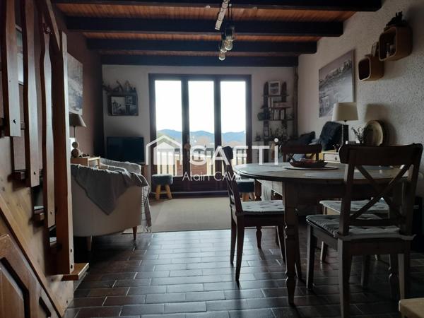 Très bel Appartement de 76m² de type 3/4 sur 1 niveau avec mezzanie, terrasse , casier à ski, parking commun vue dégagé