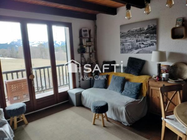 Très bel Appartement de 76m² de type 3/4 sur 1 niveau avec mezzanie, terrasse , casier à ski, parking commun vue dégagé