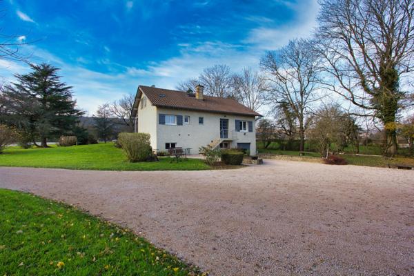 Saint-Gengoux-de-Scissé (71260) Belle Maison