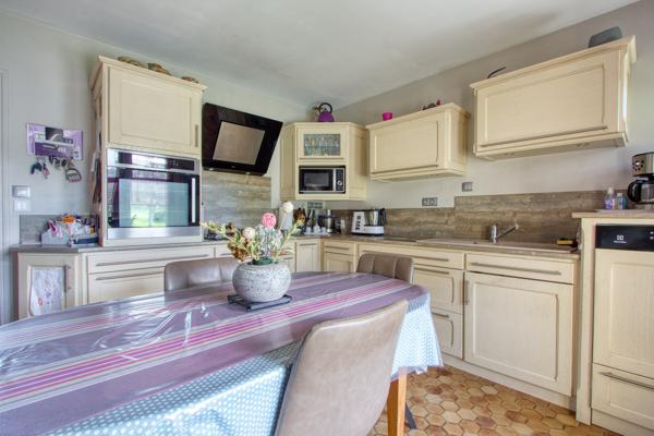 Saint-Gengoux-de-Scissé (71260) Belle Maison