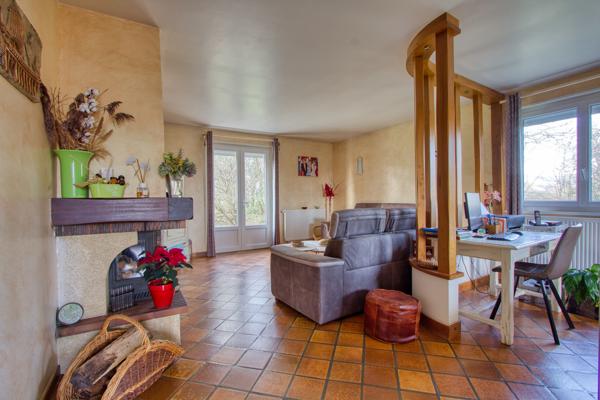 Saint-Gengoux-de-Scissé (71260) Belle Maison