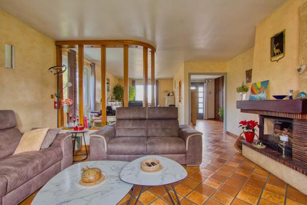 Saint-Gengoux-de-Scissé (71260) Belle Maison