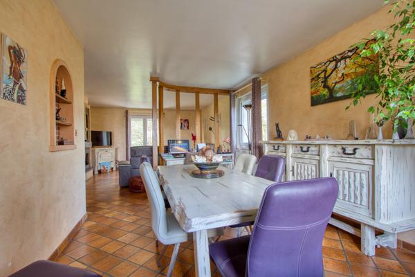 Saint-Gengoux-de-Scissé (71260) Belle Maison