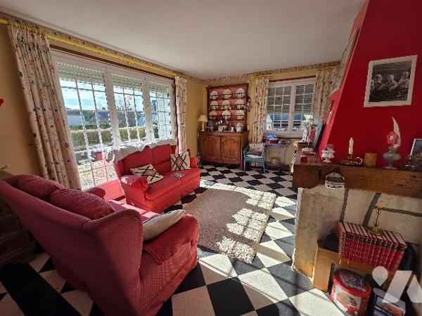 YVETOT, pavillon de plain pied sur sous sol complet d'~70 m², sur terrain d'~500 m², deux chambres.