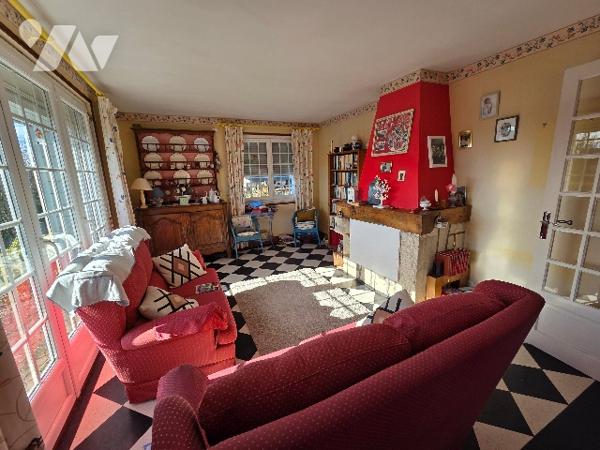 YVETOT, pavillon de plain pied sur sous sol complet d'~70 m², sur terrain d'~500 m², deux chambres.