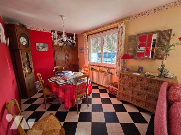 YVETOT, pavillon de plain pied sur sous sol complet d'~70 m², sur terrain d'~500 m², deux chambres.