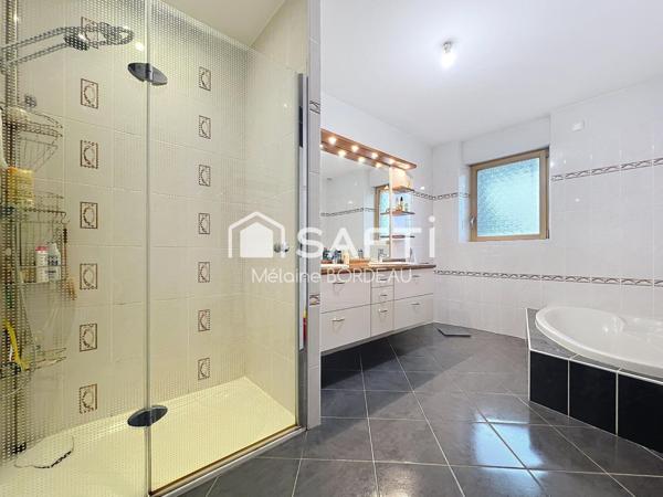 Propriété spacieuse avec hangar proche Vannes