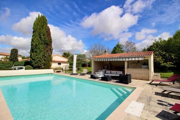 Maison Niort 7 pièce(s) 219.51 m2