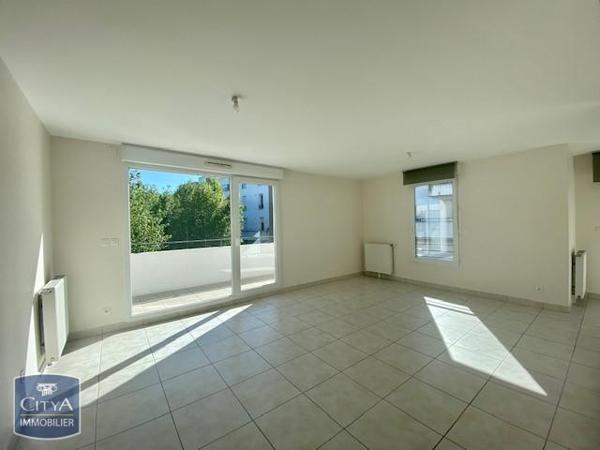 Appartement à louer 3 pièces 76.01m²