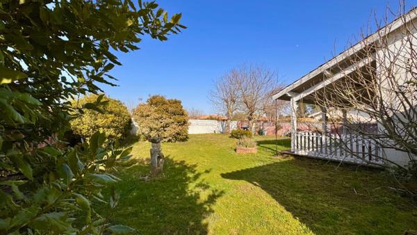 Maison avec piscine et garage sur plus de 900 m²