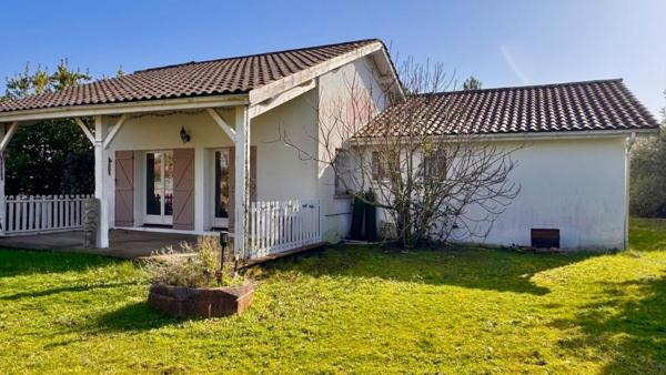 Maison avec piscine et garage sur plus de 900 m²