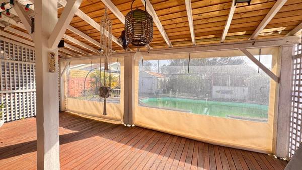Maison avec piscine et garage sur plus de 900 m²