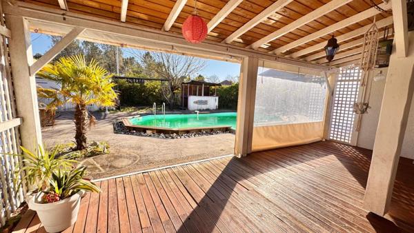 Maison avec piscine et garage sur plus de 900 m²